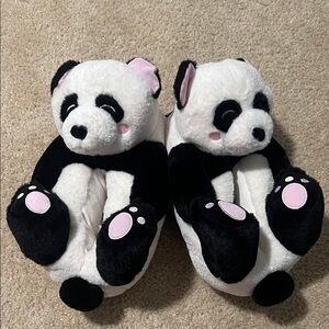 NWT Panda slipper 9/10